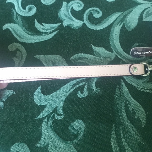 MICHAEL KORS METALLIC SILVER LEATHER WRISTLET WALLET Logo MK - Picture 4 of 9